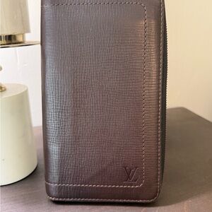 Louis Vuitton Rich Brown Leather Card Holder